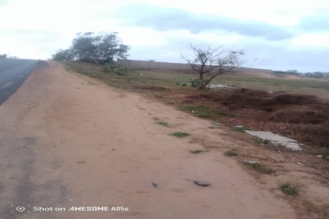 Terrain à morceler de 15 Hectares                                                         à 15 minutes de la plage de Kayar
