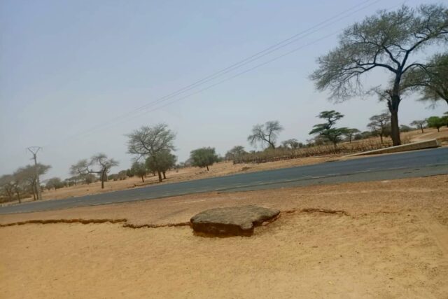 Terrain de 2,44 en bordure de route vers Sagata