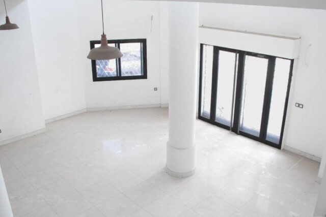 Local Commercial et Plateau de Bureau – Point E