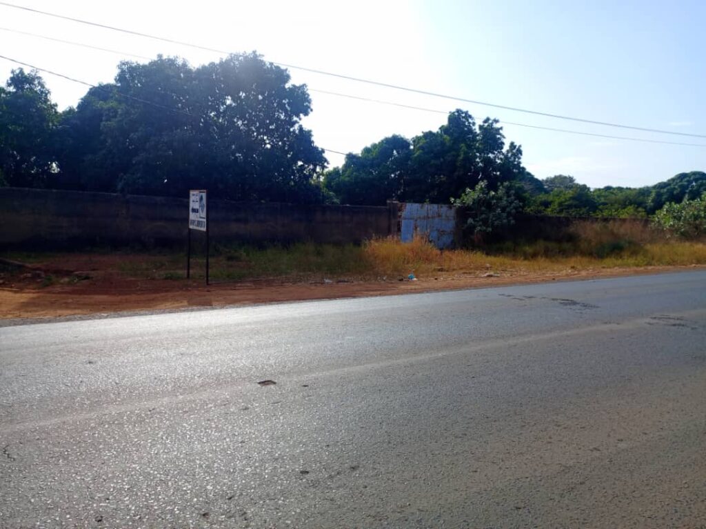 Parcelle TF – 43.780 m², en bordure de la RN1(vers l&rsquo;Aéroport AIDB)