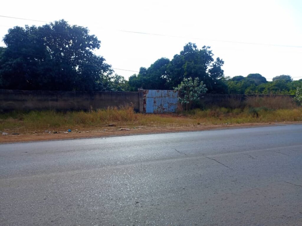 Parcelle TF – 43.780 m², en bordure de la RN1(vers l&rsquo;Aéroport AIDB)