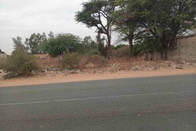 Terrain de 2300 m² prêt pour projet de morcellement à Nguékhokh