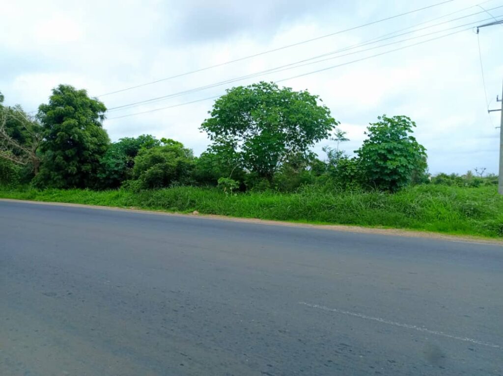 Terrain industriel de 8555 M² vers Keur Moussa Thies