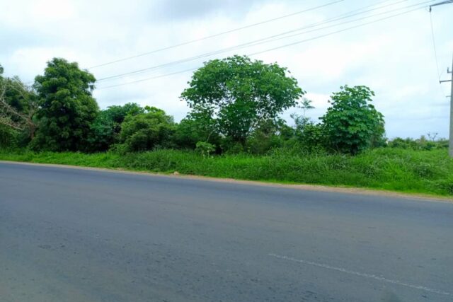 Terrain industriel de 8555 M² vers Keur Moussa Thies