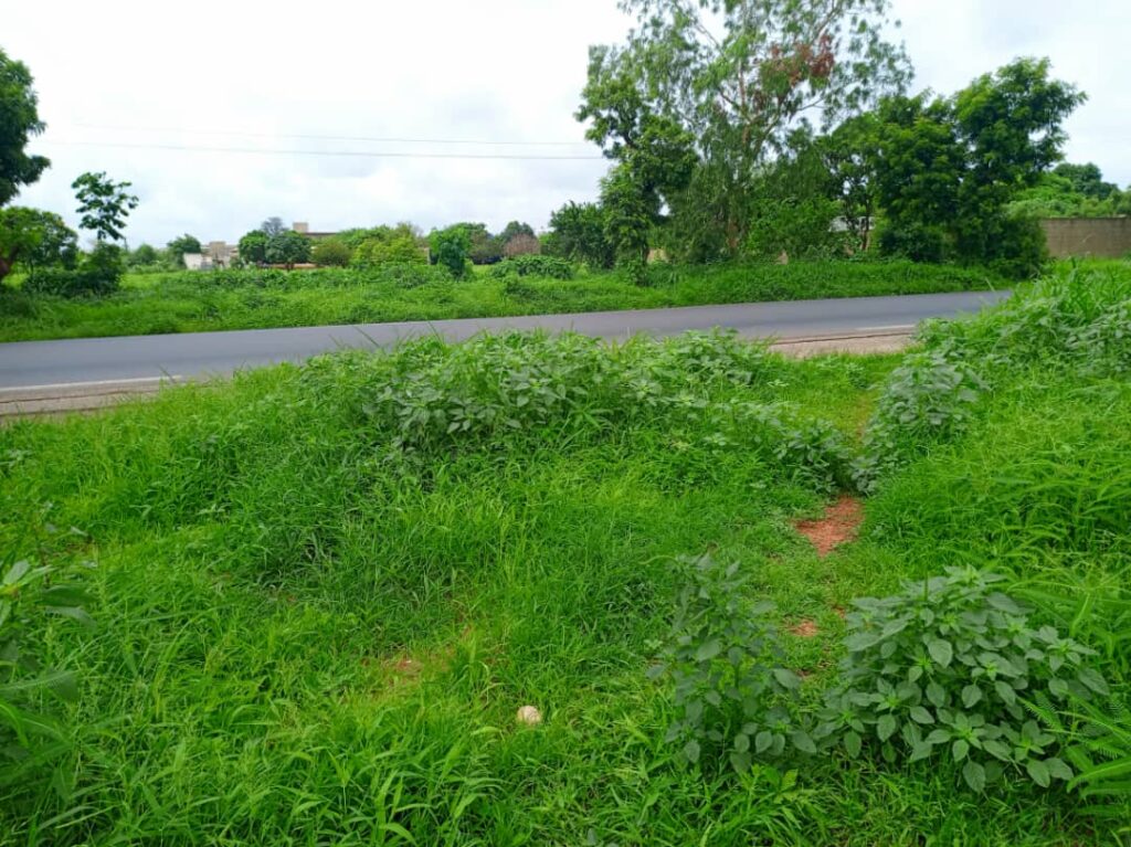 Terrain industriel de 8555 M² vers Keur Moussa Thies