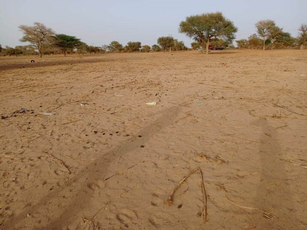 Terrain Industriel de 4.871 m² vers Keur Samba Kane