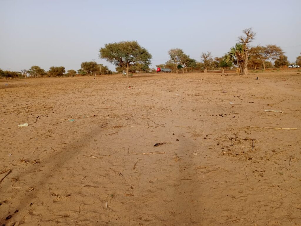 Terrain Industriel de 4.871 m² vers Keur Samba Kane